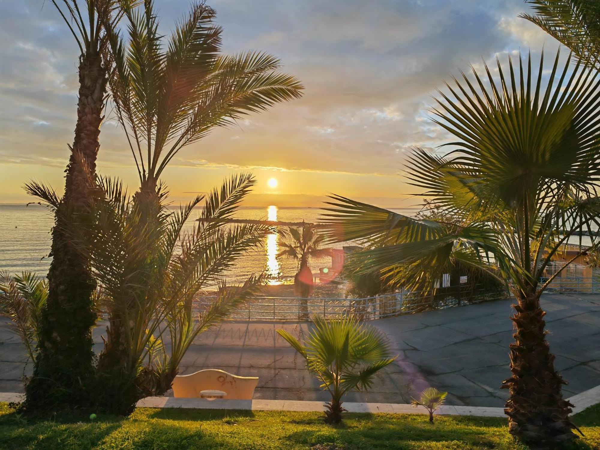 Appartamento Con Giardino A Pochi Minuti Dal Mare - #EssenzedimareSan Remo Exterior foto
